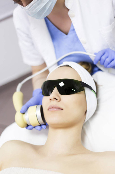 Laser treatment at salon - Фото, изображение