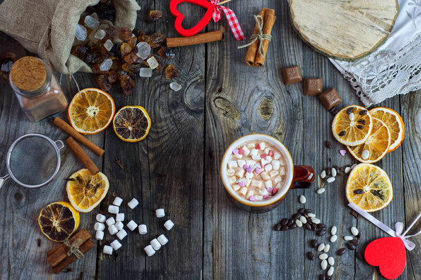 drink with marshmallows and sweets - Фото, зображення