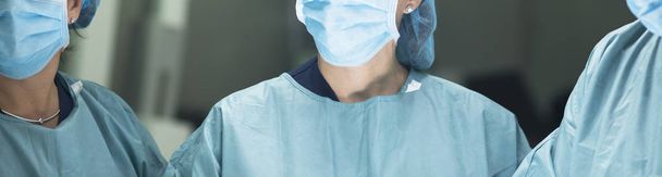 Χειρουργός στο νοσοκομείο χειρουργική - Φωτογραφία, εικόνα