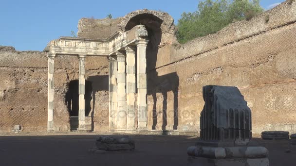 Δωρικούς κίονες στον αρχαιολογικό χώρο στην Ρώμη, Tivoli βίλα του Αδριανού - Πλάνα, βίντεο