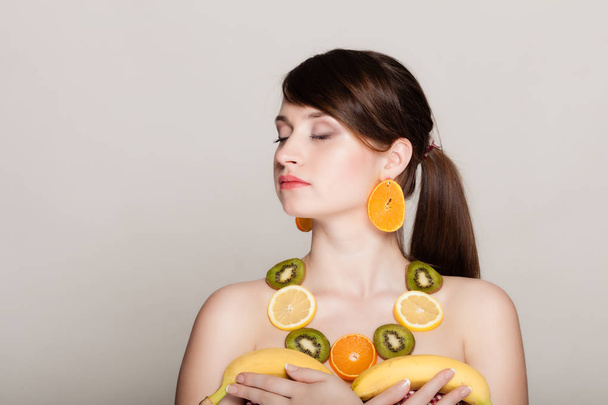 Diet. Girl with necklace of fresh citrus fruits - Zdjęcie, obraz