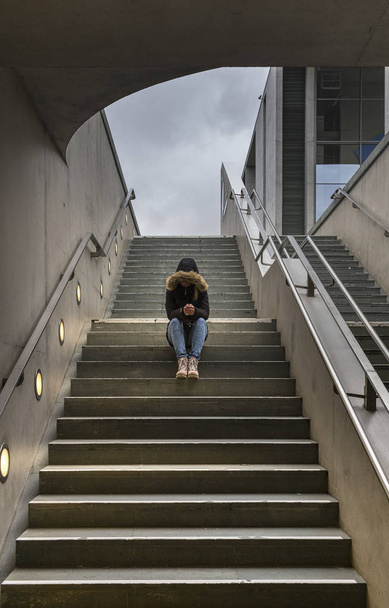 Teenager allein in der Stadt Berlin - Foto, Bild