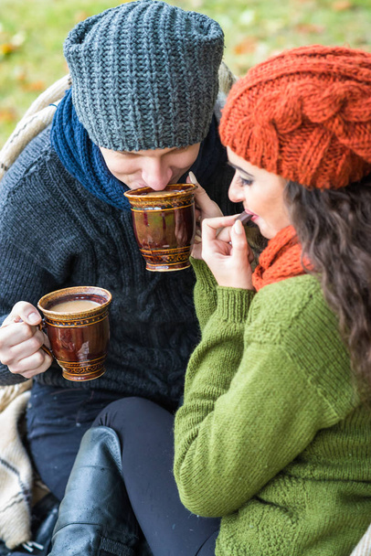 пара в любви пьет кофе
 - Фото, изображение