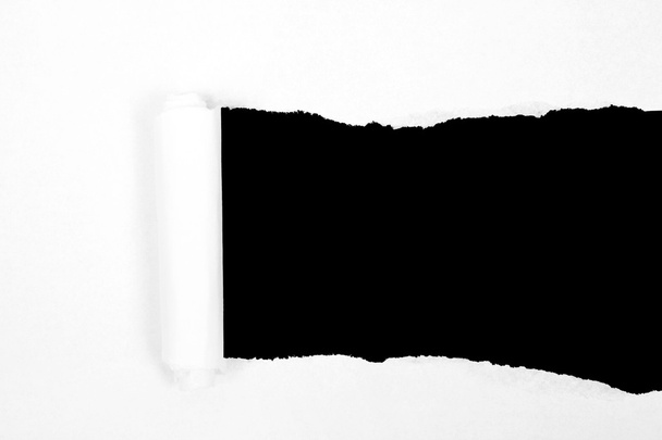 Torn black paper with brown background - Foto, imagen