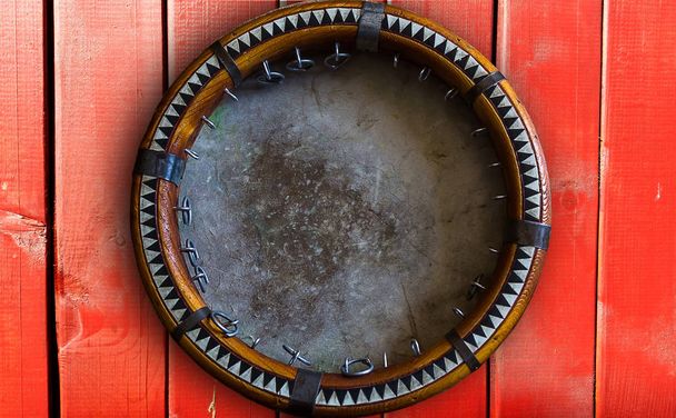Centraal Aziatische tamboerijn. Oezbeekse doira. De traditionele doira van de Oezbeekse muziekinstrument - Foto, afbeelding