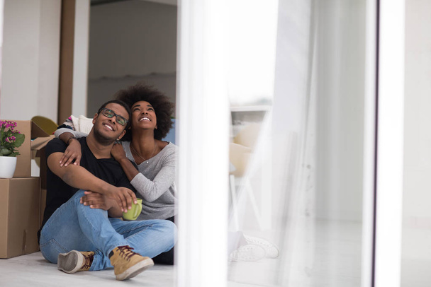 African American couple relaxing in new house - Foto, Imagen