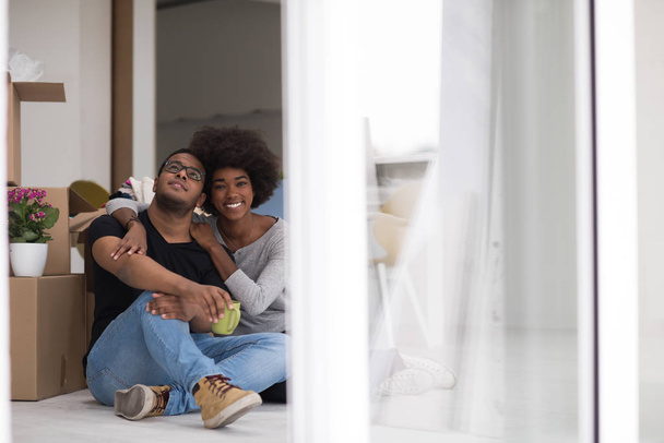 African American couple relaxing in new house - Valokuva, kuva