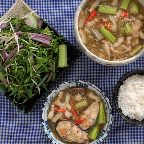 Vietnamees eten voor de dagelijkse maaltijd, mam kho - Foto, afbeelding