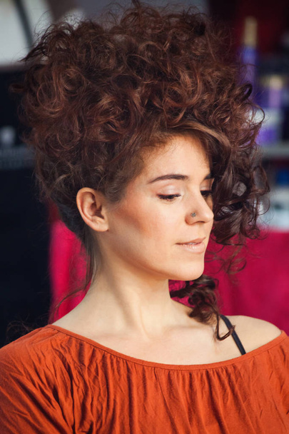 woman with raised long curly hair at hair studio - Zdjęcie, obraz