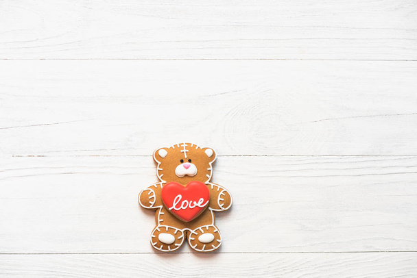 Gingerbread, sweet teddy bear for Valentine to Valentine's Day o - Foto, immagini