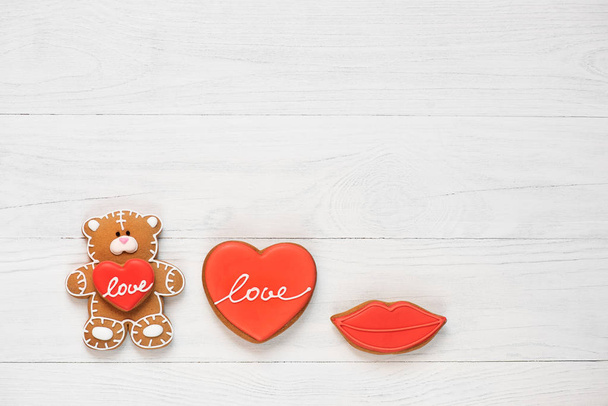 Gingerbread figures for Valentine's Day on isolated background - Foto, Bild