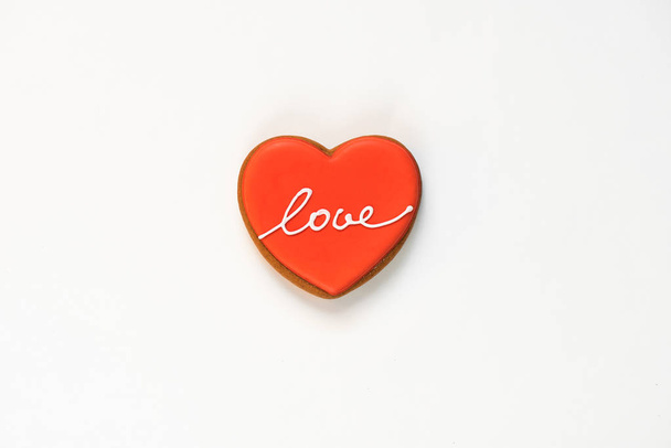 Gingerbread, heart shape for Valentine's Day on isolated backgro - 写真・画像