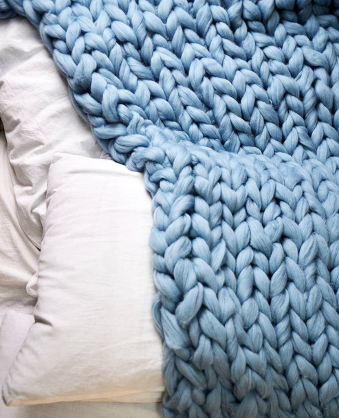 手染めメリノ ・ ウール、メリノウールの手作りニットの大きな毛布、超分厚い糸、トレンディなコンセプト - 写真・画像