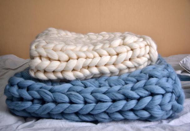 Mão tingido de lã Merino branco e azul, lã Merino artesanal dois
  - Foto, Imagem