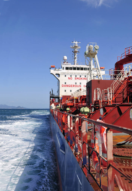 tartályhajó nyersolajat szállító hajó - Fotó, kép