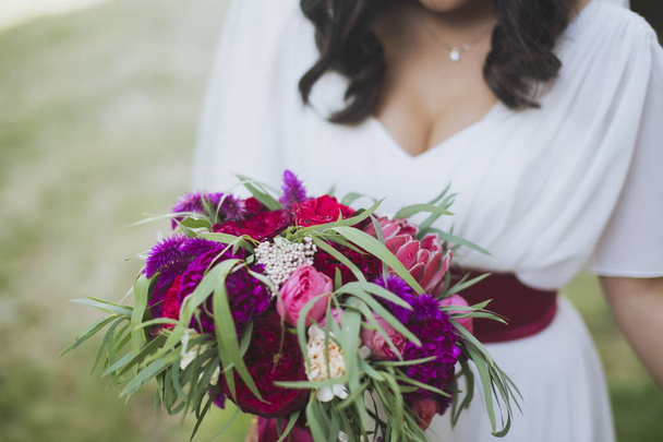 Bride with a wedding bouquet - Фото, изображение