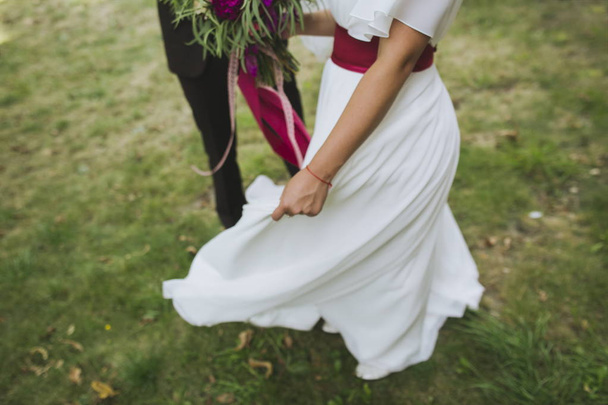 Bride and groom dancing - Fotoğraf, Görsel