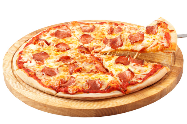 Pizza pepperoni aiguë, mozzarella, pepperoni à la saucisse épicée
  - Photo, image