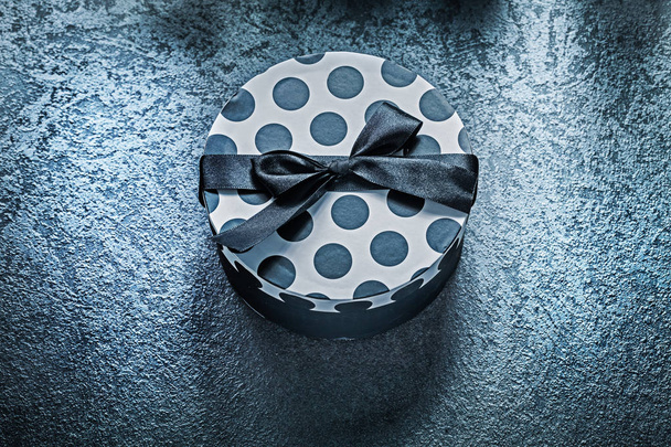 Round gift box on black background celebrations concept - Fotoğraf, Görsel