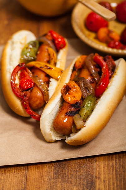 Makkara hot dogit päivällinen
 - Valokuva, kuva