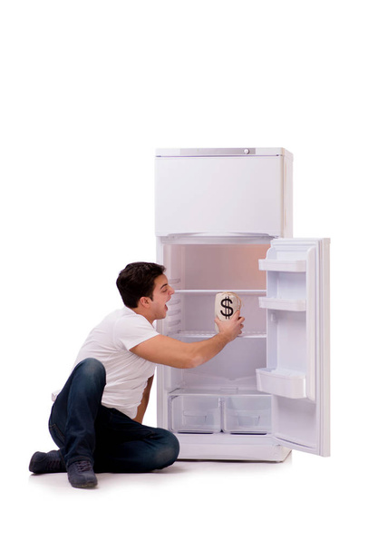 Πεινασμένος άνθρωπος που ψάχνουν για χρήματα για να γεμίσουν το ψυγείο - Φωτογραφία, εικόνα
