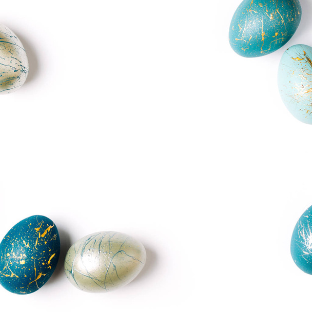 Frame background with robin eggs eggs with copy space for text. isolated.  Ester concept - Φωτογραφία, εικόνα