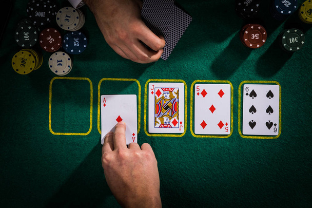 Póker fogalom kártyák a zöld asztalnál. Második mennyiség - Fotó, kép