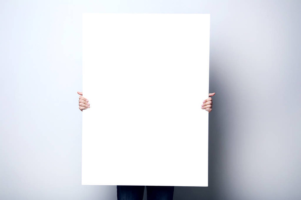 Man holding blank poster  - Foto, afbeelding