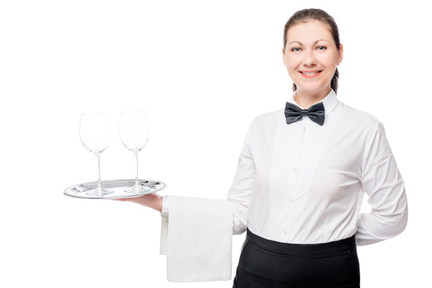 Garçom mulher com dois copos vazios em uma bandeja em um backgro branco
 - Foto, Imagem