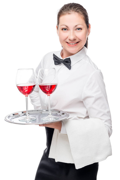 портрет женщины - официантки с бокалами вина на белом
 - Фото, изображение