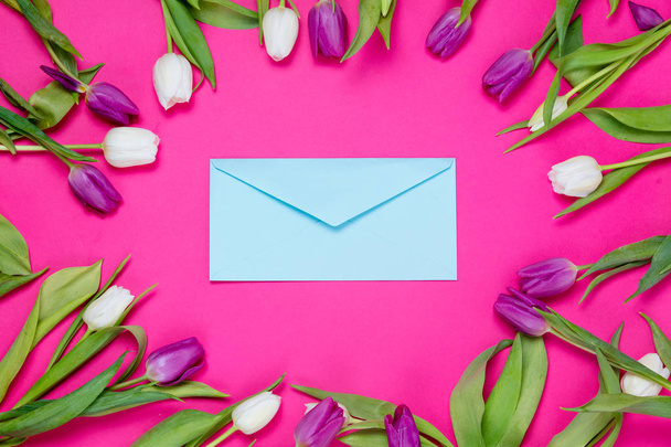 envelope and tulips - Foto, Imagem