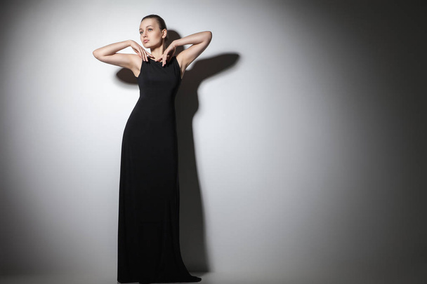 beautiful woman model posing in elegant black dress - Foto, Imagem