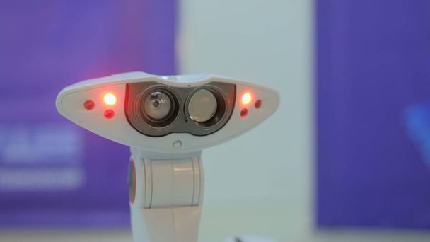 Futuristico robot ragno in movimento
 - Foto, immagini