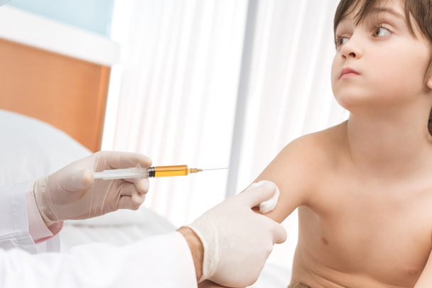 Doctor making injection to boy - Photo, Image