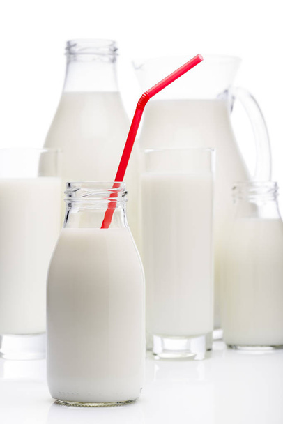 milk and straw - Фото, изображение