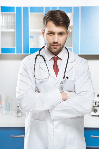 doctor en uniforme médico
 - Foto, imagen