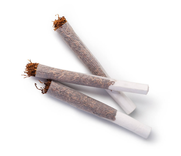 cigarros enrolados à mão
 - Foto, Imagem