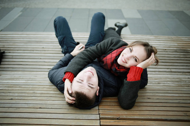 Couple sitting on a bench - Φωτογραφία, εικόνα