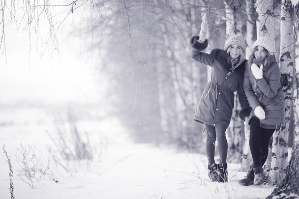 naiset hauskaa talvella
 - Valokuva, kuva
