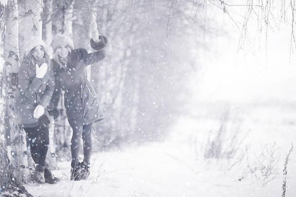 stylish young girlfriends in winter - Valokuva, kuva