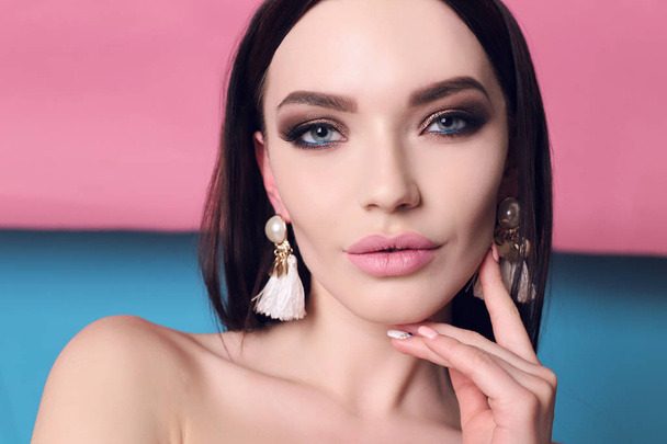 gorgeous young woman with dark hair and evening makeup  - Φωτογραφία, εικόνα