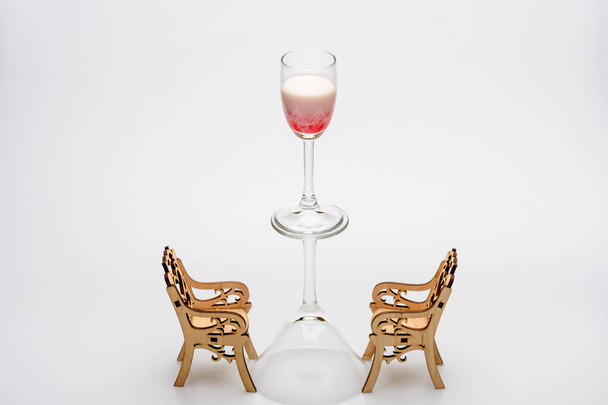 alcohol coctail singapore sling on wineglass with chairs - Fotó, kép