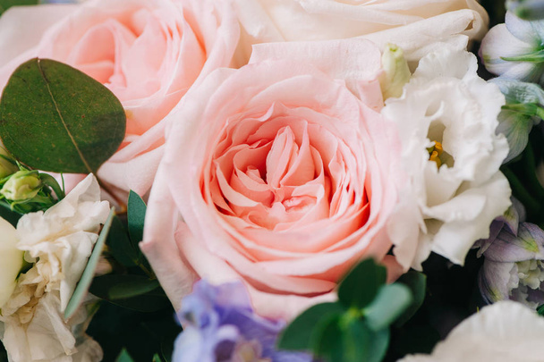 Wedding decor. Beautiful flowers in bouquet, closeup - Фото, зображення