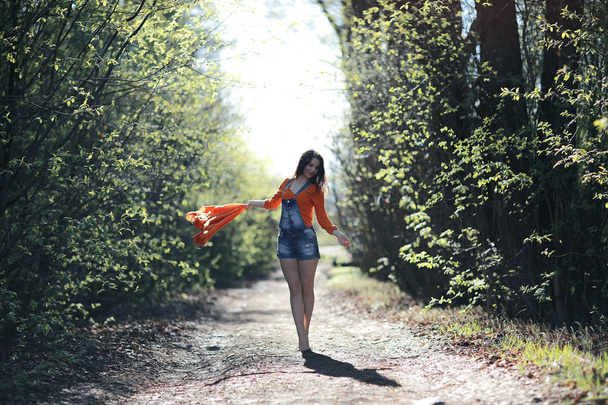 Girl enjoying spring in park - Fotografie, Obrázek