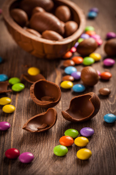Ассорти шоколадных яиц на Пасху
 - Фото, изображение