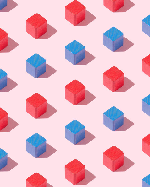 Cubes en bois sur fond coloré
 - Photo, image