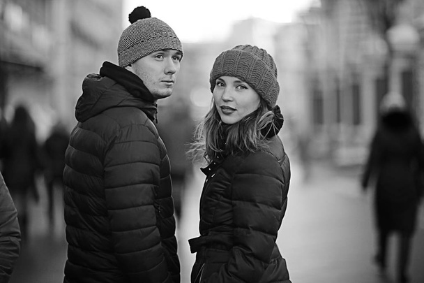 loving couple walking in the city - Zdjęcie, obraz