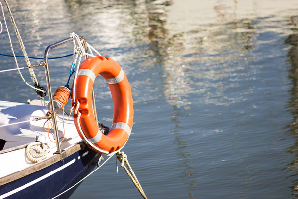 Lifebuoy на корабле или лодке
 - Фото, изображение