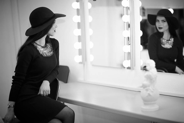  woman wearing hat looking in mirror - Φωτογραφία, εικόνα