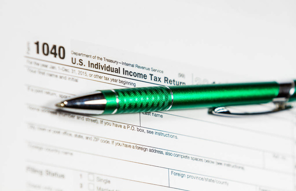 Форма налоговой декларации США 1040
 - Фото, изображение
